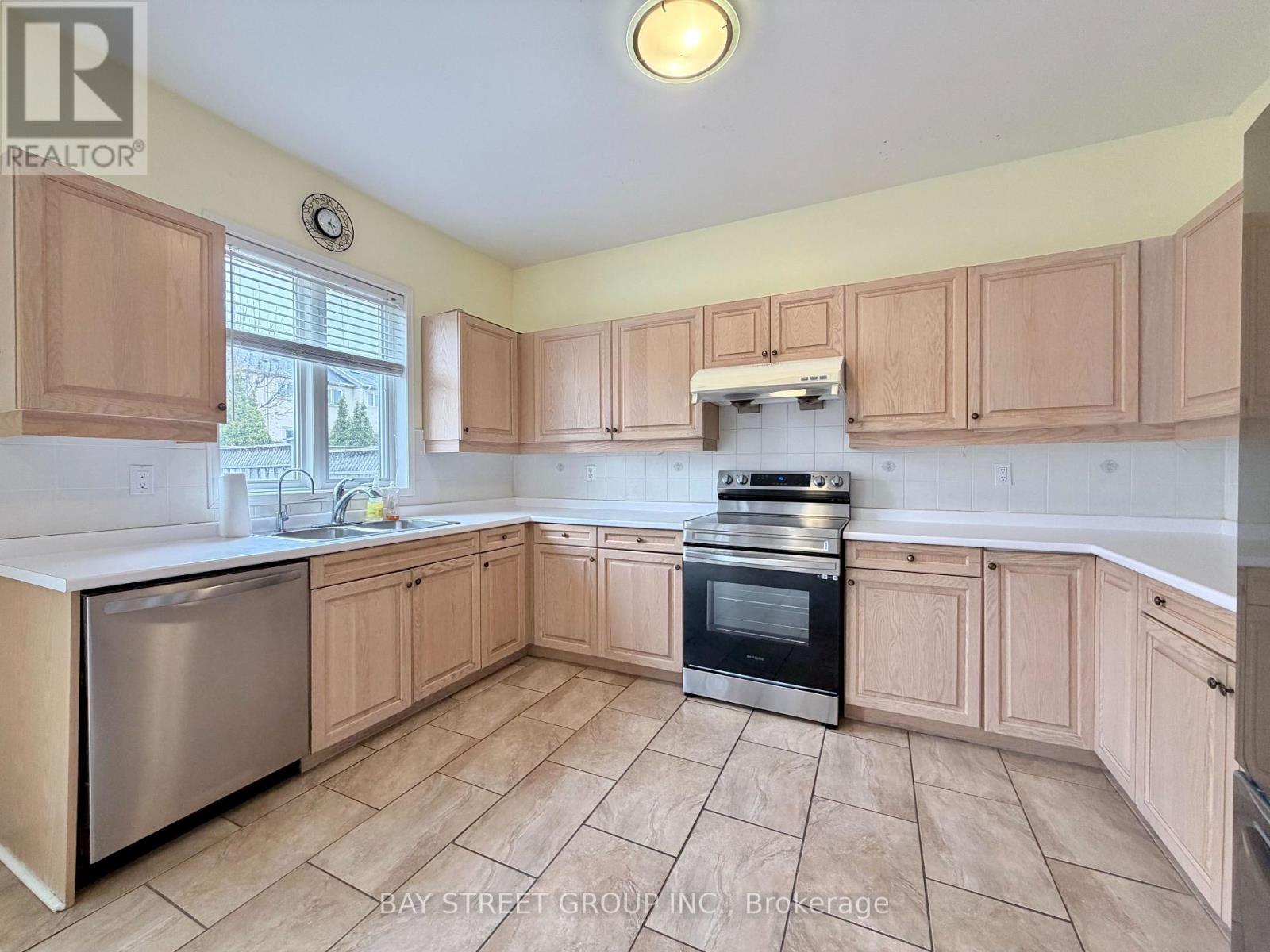 348 Shirley Drive, Richmond Hill, Ontario  L4S 2N4 - Photo 13 - N12960522