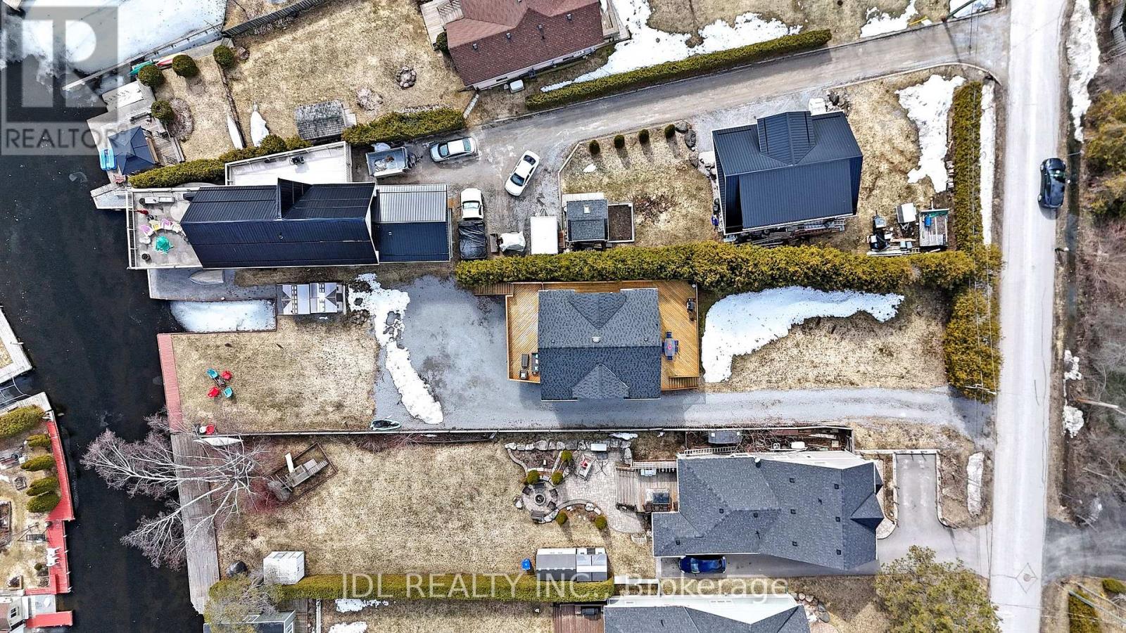 11 Red Robin Road, Georgina (Historic Lakeshore Communities), Ontario  L4P 3E9 - Photo 49 - N12939934