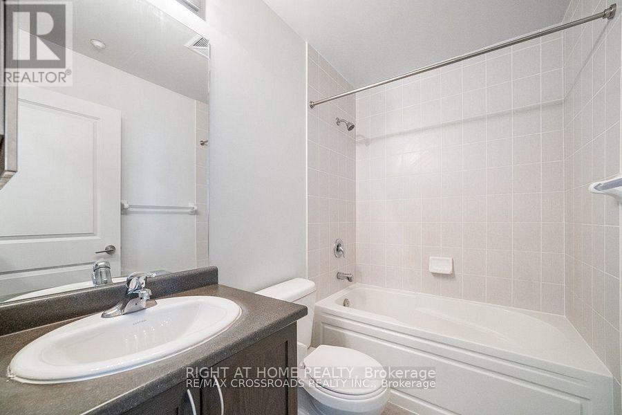 1808 - 349 Rathburn Road W, Mississauga, Ontario  L5G 0B9 - Photo 12 - W12980364