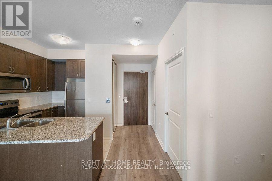 1808 - 349 Rathburn Road W, Mississauga, Ontario  L5G 0B9 - Photo 3 - W12980364