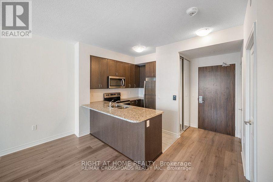 1808 - 349 Rathburn Road W, Mississauga, Ontario  L5G 0B9 - Photo 4 - W12980364