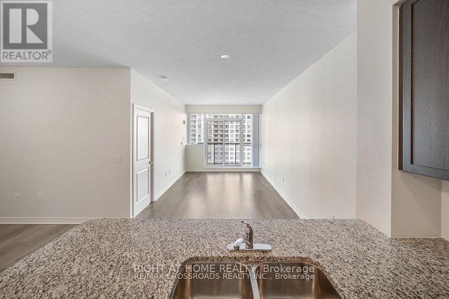 1808 - 349 Rathburn Road W, Mississauga, Ontario  L5G 0B9 - Photo 7 - W12980364