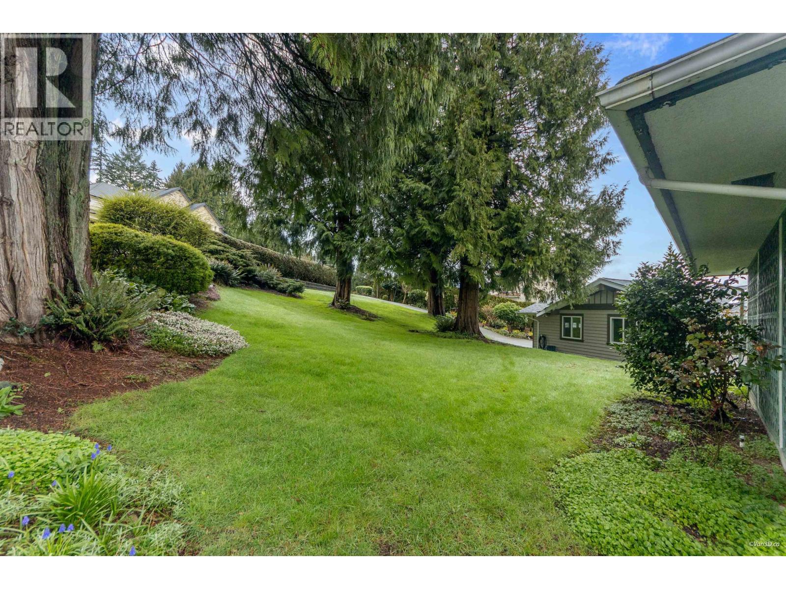 2992 Lazy A Street, Coquitlam, British Columbia  V3C 3N7 - Photo 2 - R3109450