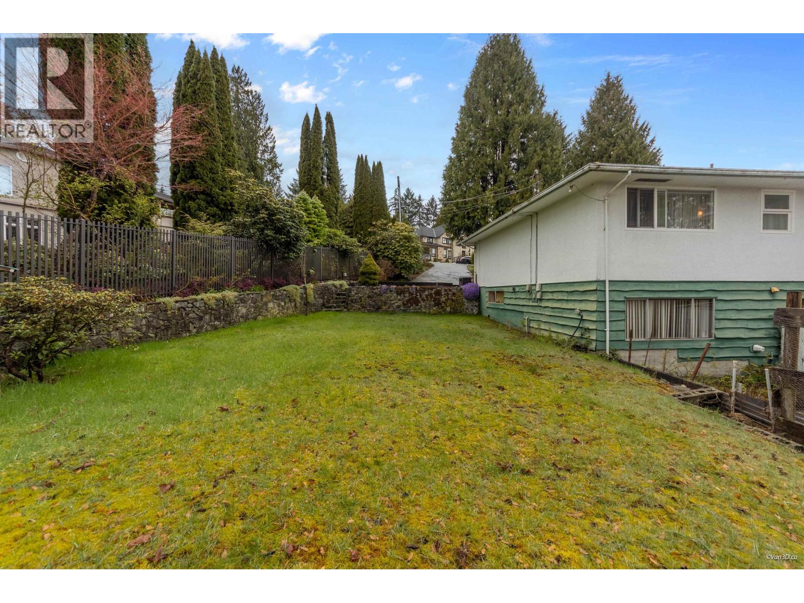 2992 Lazy A Street, Coquitlam, British Columbia  V3C 3N7 - Photo 37 - R3109450