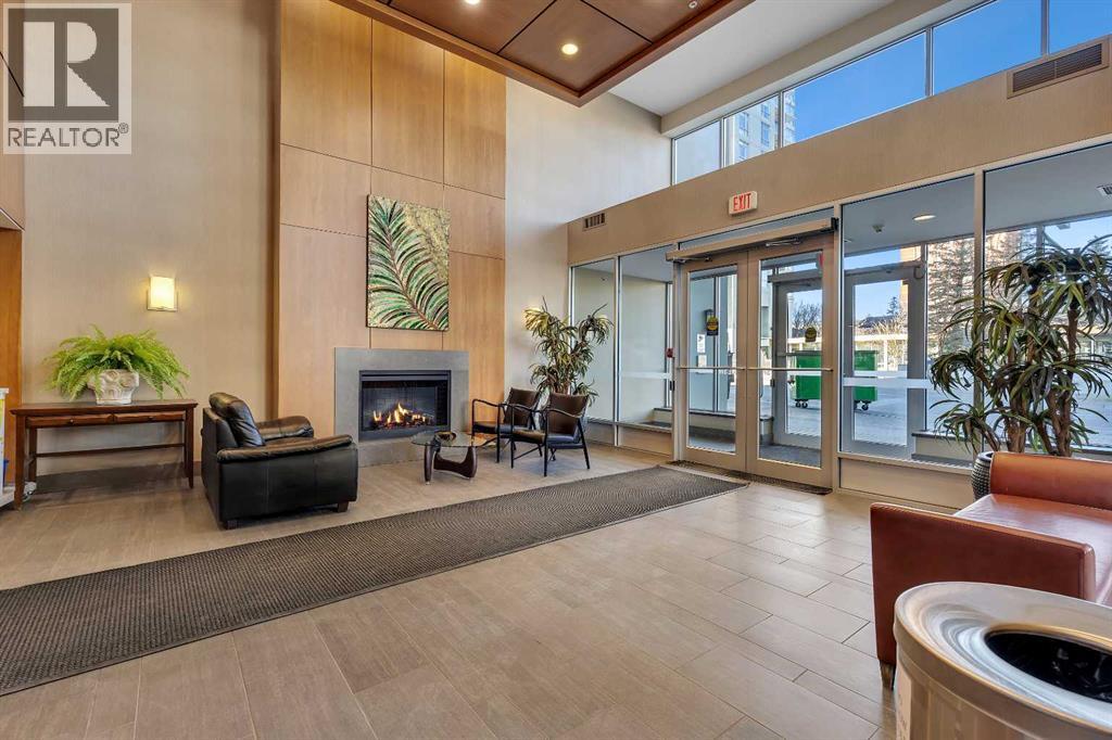 2004, 77 Spruce Place Sw, Calgary, Alberta  T3C 3X6 - Photo 2 - A2286192