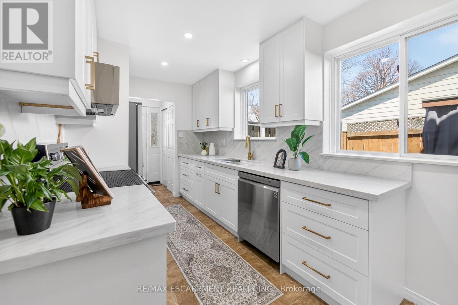 28 Golden Orchard Drive, Hamilton (Gourley), Ontario  L9H 4Z8 - Photo 11 - X12980372