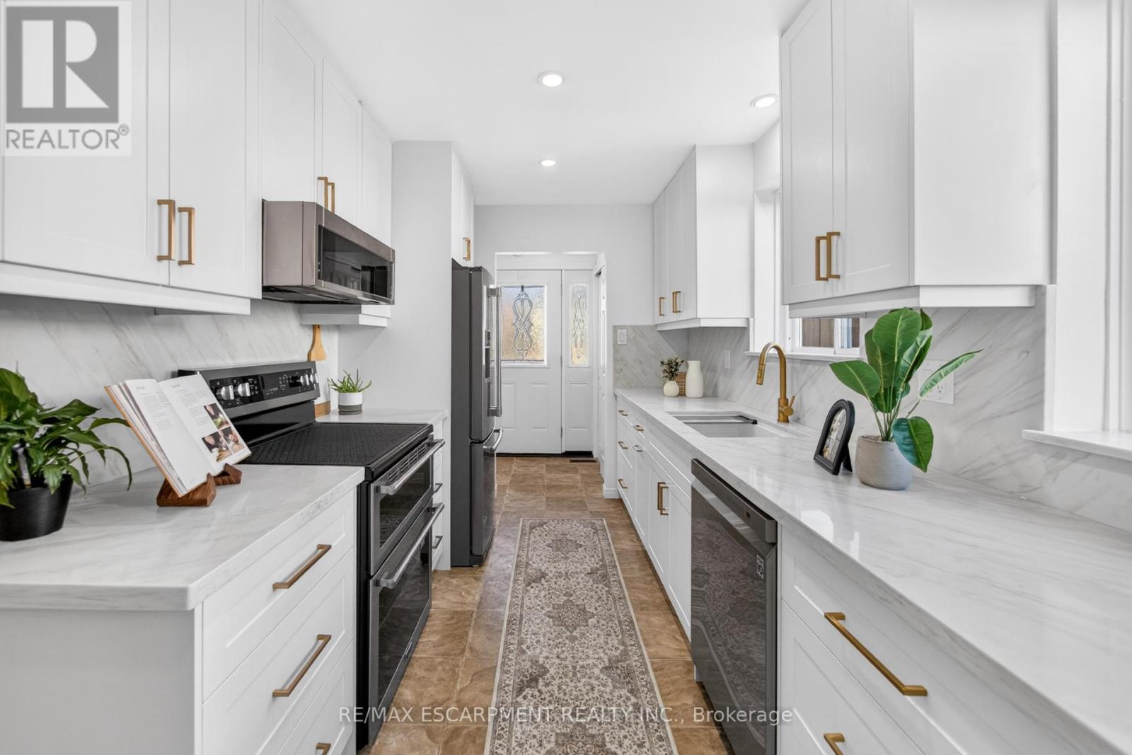 28 Golden Orchard Drive, Hamilton (Gourley), Ontario  L9H 4Z8 - Photo 12 - X12980372