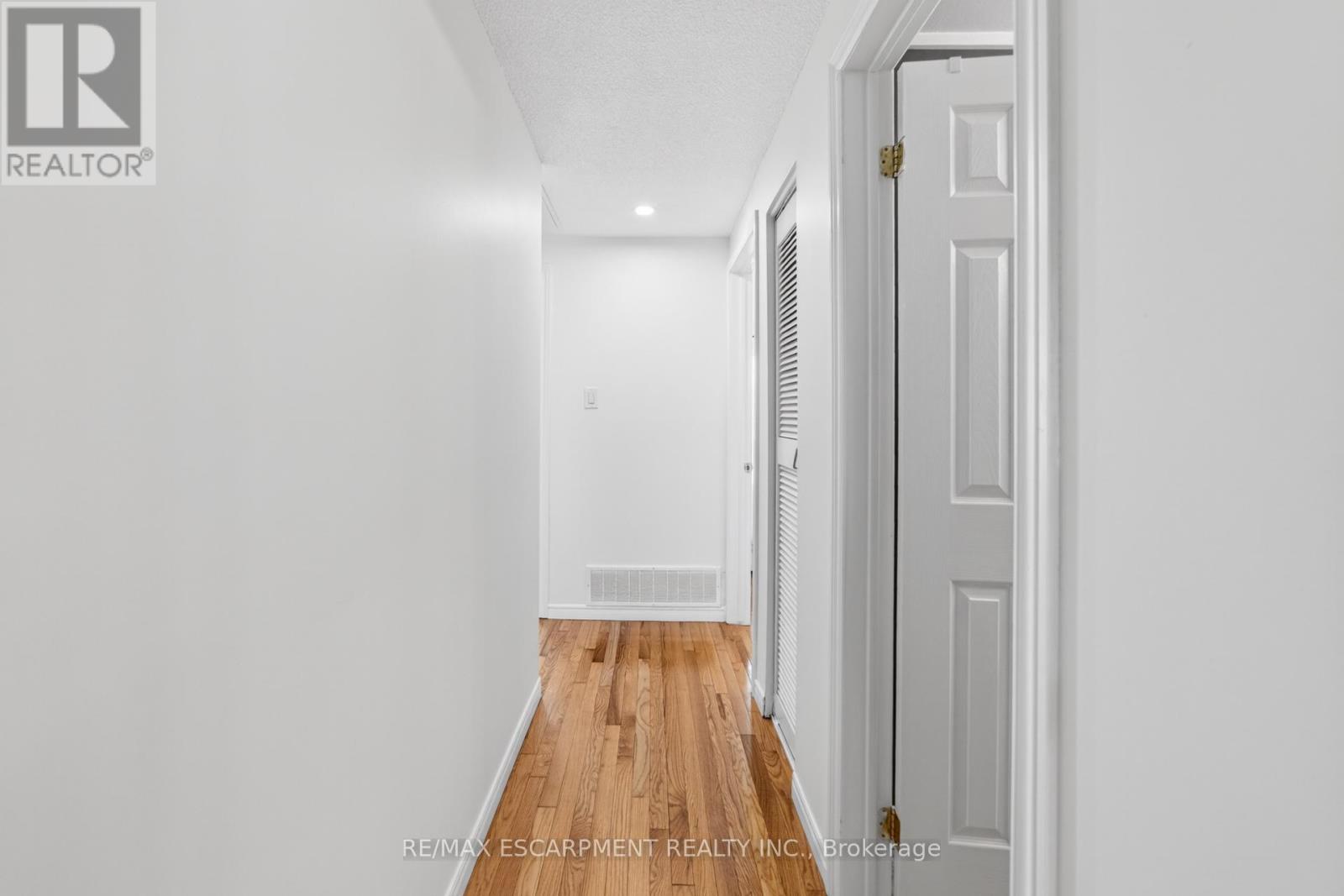 28 Golden Orchard Drive, Hamilton (Gourley), Ontario  L9H 4Z8 - Photo 17 - X12980372