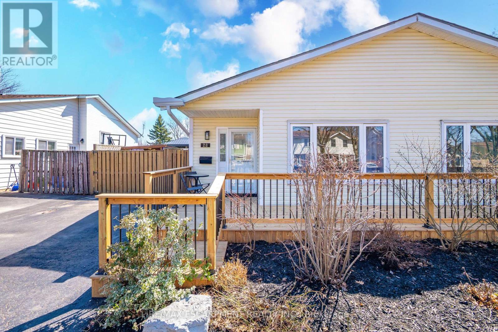 28 Golden Orchard Drive, Hamilton (Gourley), Ontario  L9H 4Z8 - Photo 2 - X12980372