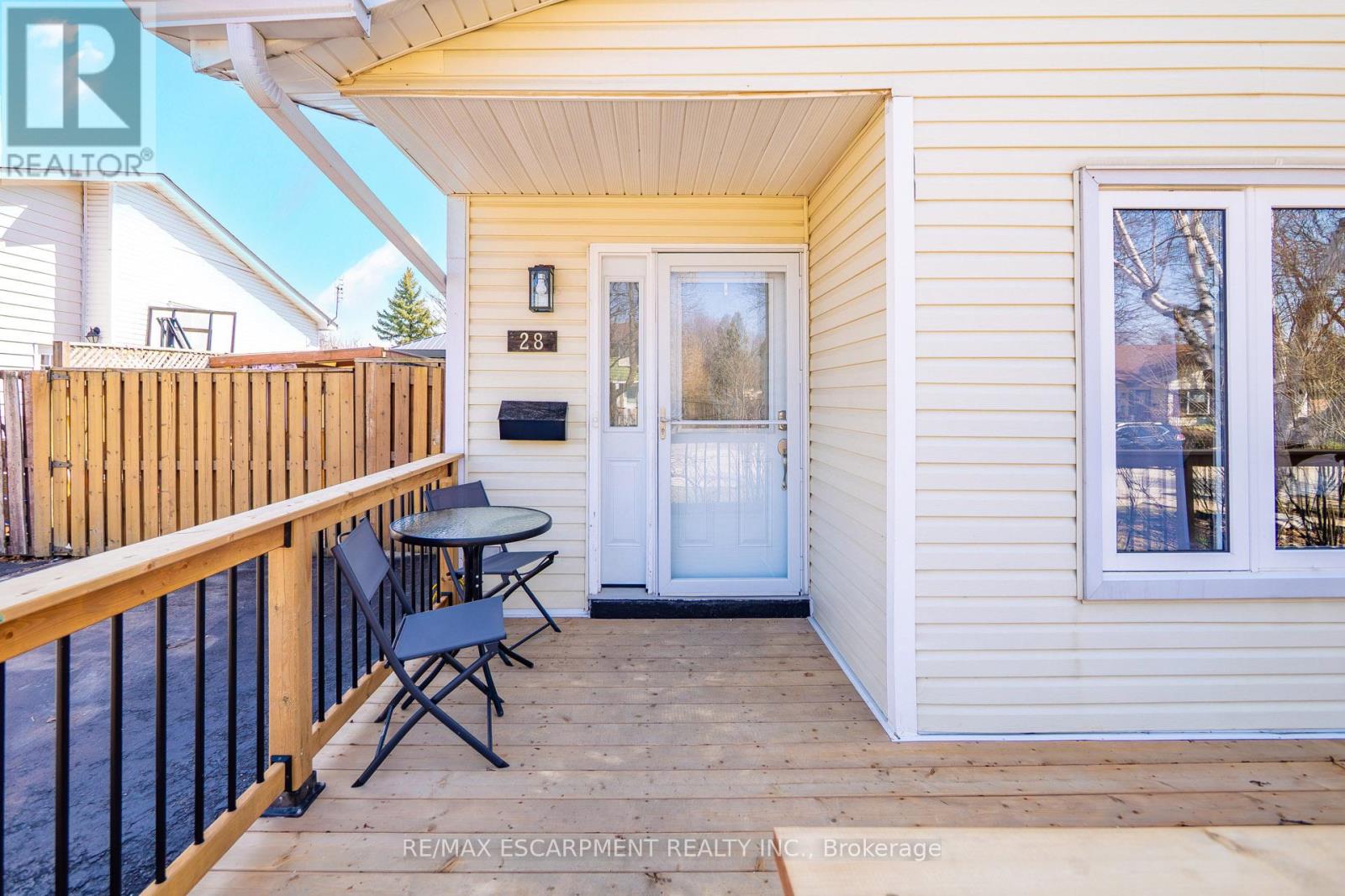 28 Golden Orchard Drive, Hamilton (Gourley), Ontario  L9H 4Z8 - Photo 4 - X12980372