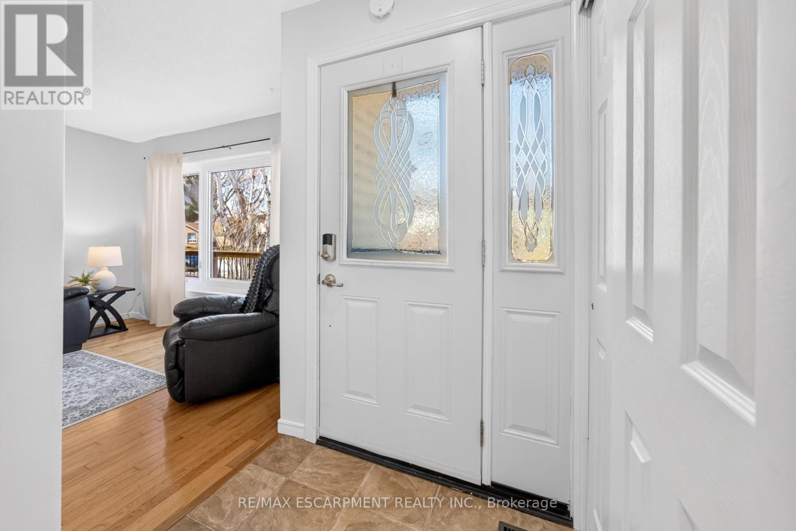 28 Golden Orchard Drive, Hamilton (Gourley), Ontario  L9H 4Z8 - Photo 5 - X12980372