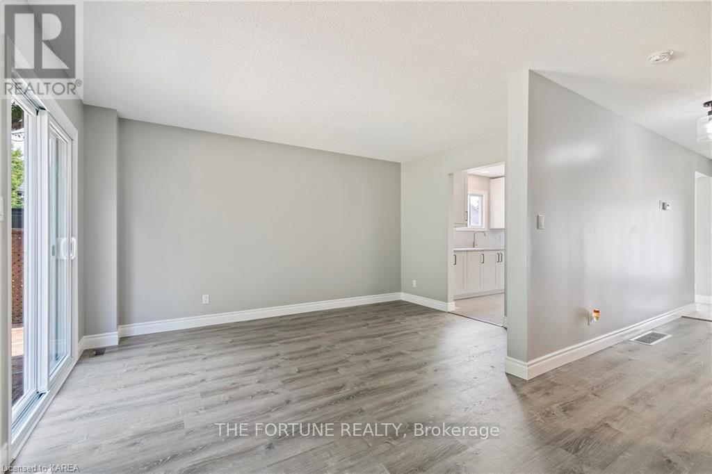 293 Grandtrunk Avenue E, Kingston, Ontario  K7M 9E2 - Photo 14 - X12980404