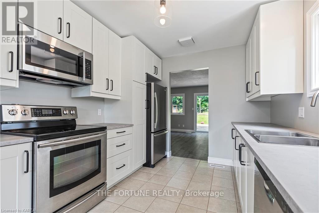 293 Grandtrunk Avenue E, Kingston, Ontario  K7M 9E2 - Photo 6 - X12980404