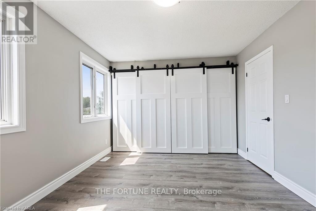 293 Grandtrunk Avenue E, Kingston, Ontario  K7M 9E2 - Photo 8 - X12980404