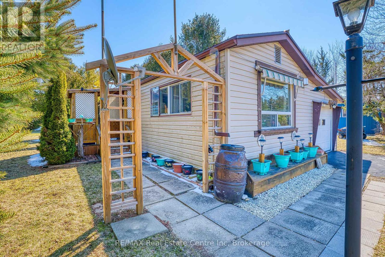 54 First Avenue, Wellington North, Ontario  N0G 1A0 - Photo 2 - X12818048