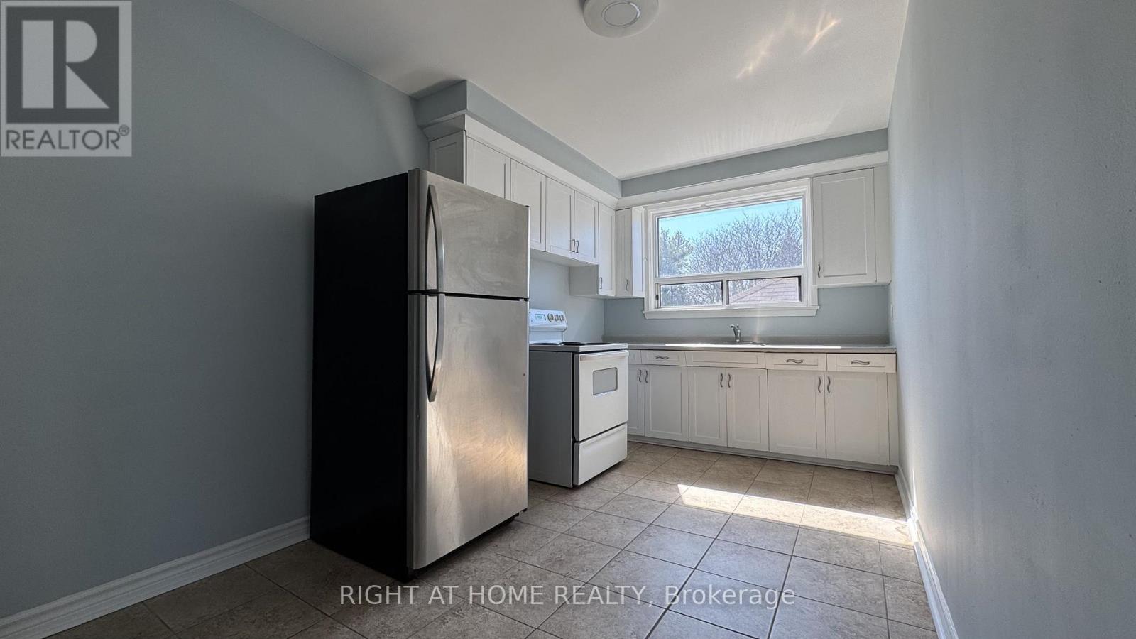 3 - 139 Royal York Road, Toronto, Ontario  M8V 2T9 - Photo 4 - W12790682