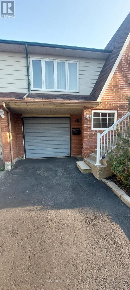 28 Foxacre Row, Brampton, Ontario  L6V 3P5 - Photo 2 - W12980422