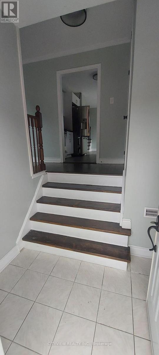 28 Foxacre Row, Brampton, Ontario  L6V 3P5 - Photo 4 - W12980422