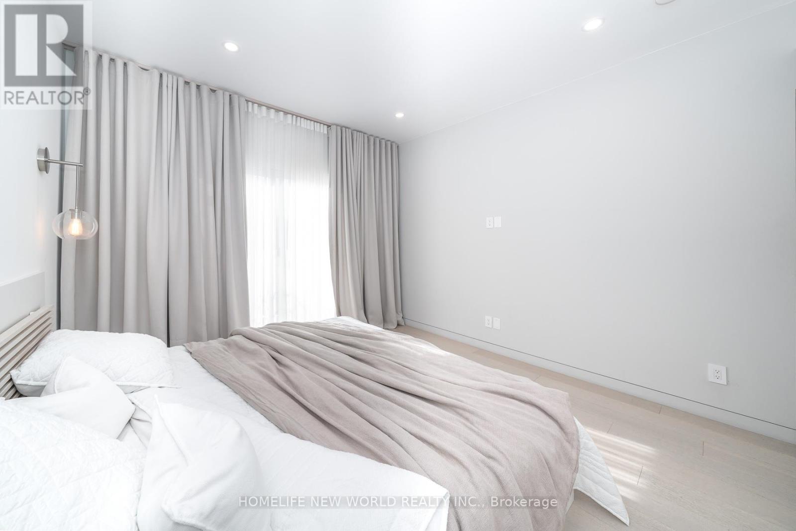 30 Carling Avenue, Toronto, Ontario  M6G 3S1 - Photo 17 - W12980432