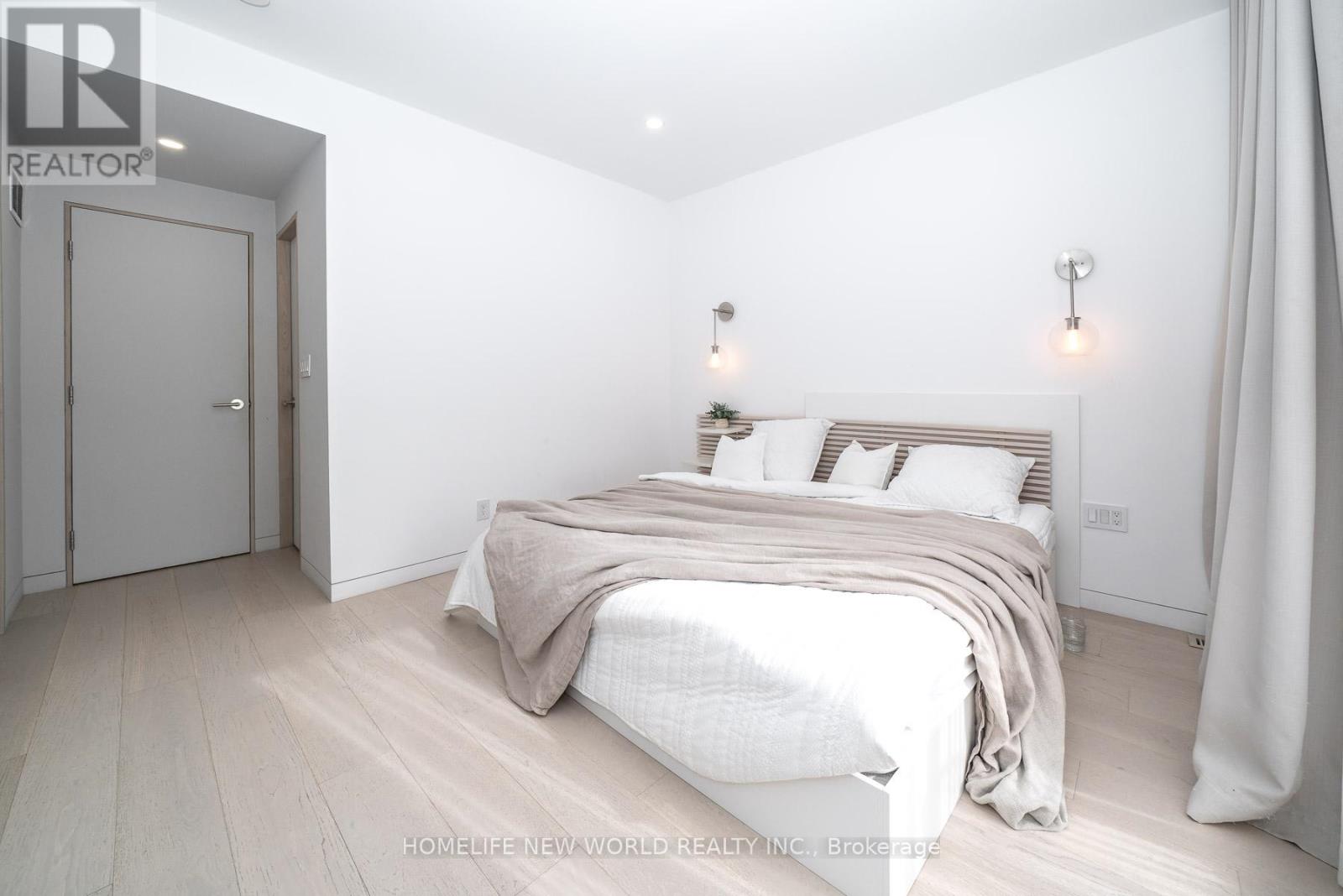 30 Carling Avenue, Toronto, Ontario  M6G 3S1 - Photo 18 - W12980432