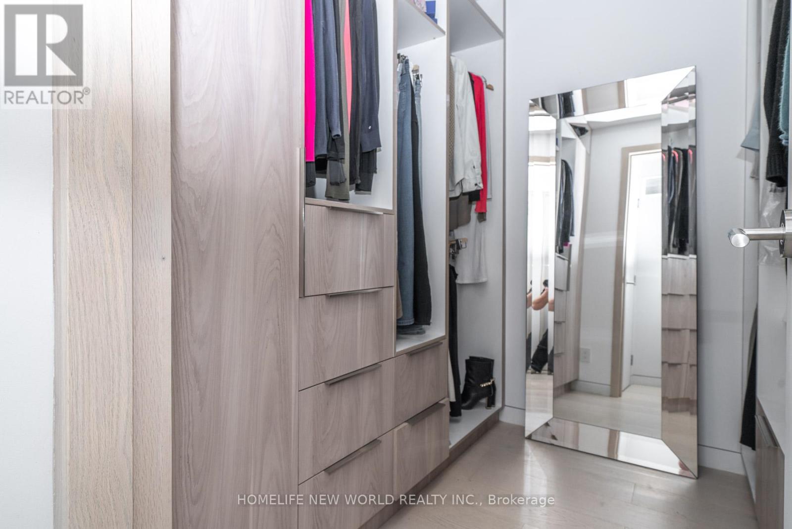 30 Carling Avenue, Toronto, Ontario  M6G 3S1 - Photo 19 - W12980432