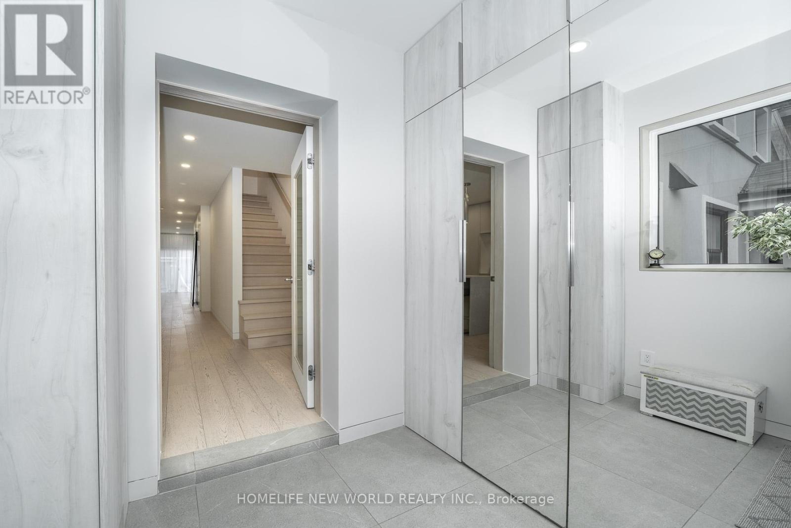 30 Carling Avenue, Toronto, Ontario  M6G 3S1 - Photo 2 - W12980432