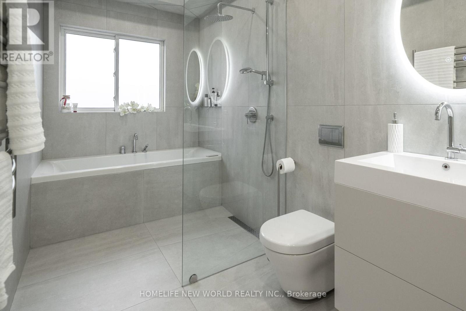 30 Carling Avenue, Toronto, Ontario  M6G 3S1 - Photo 21 - W12980432