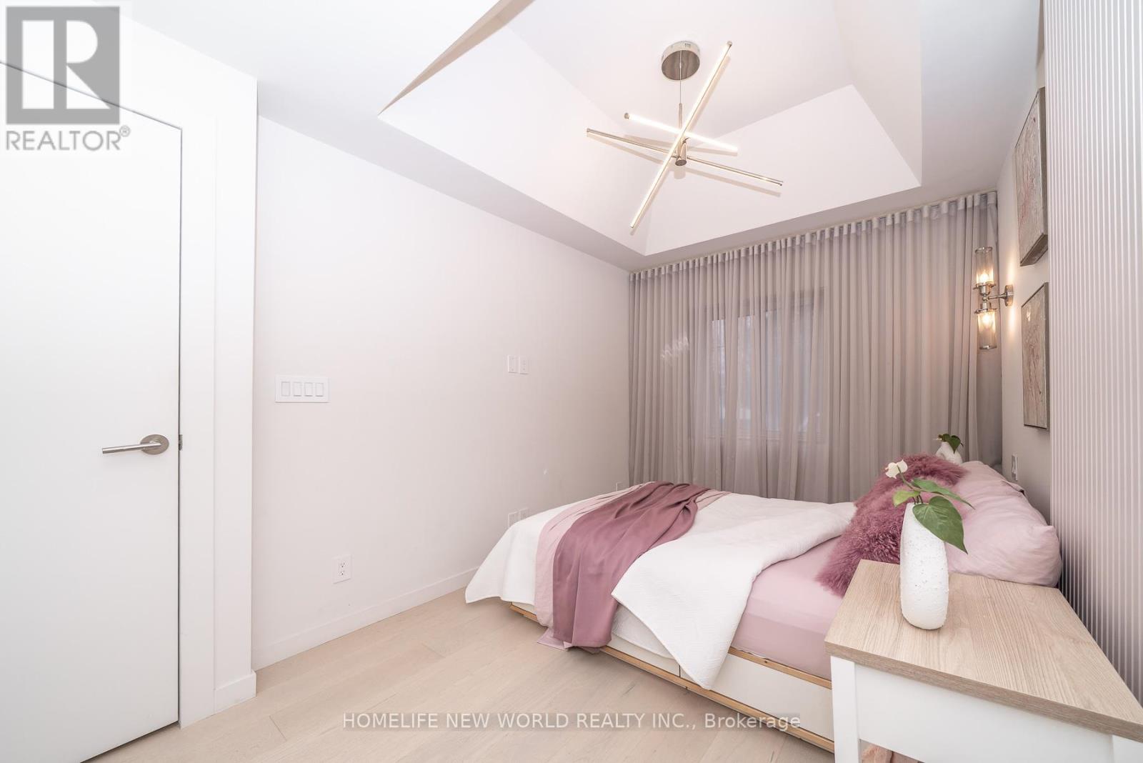 30 Carling Avenue, Toronto, Ontario  M6G 3S1 - Photo 24 - W12980432