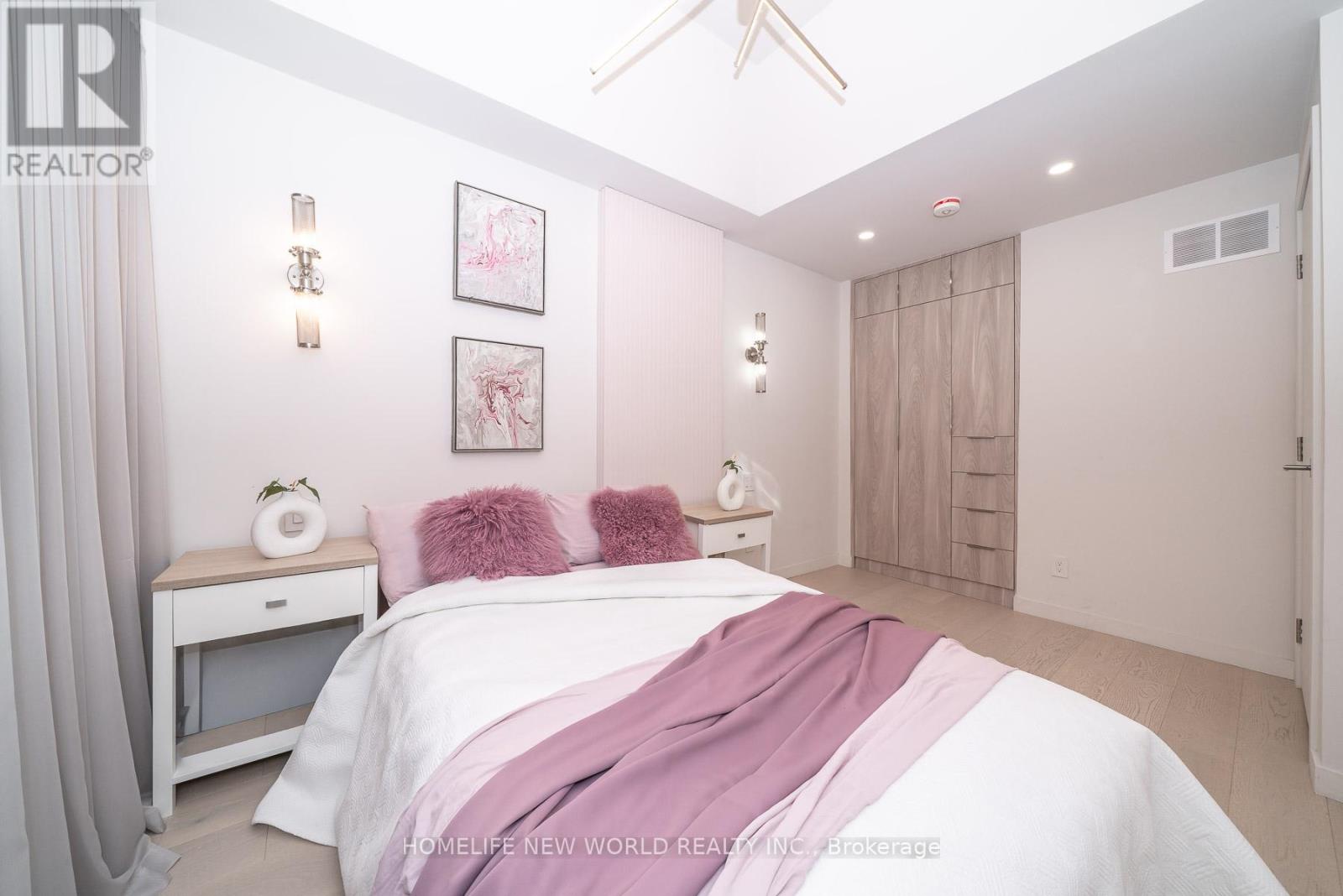 30 Carling Avenue, Toronto, Ontario  M6G 3S1 - Photo 25 - W12980432