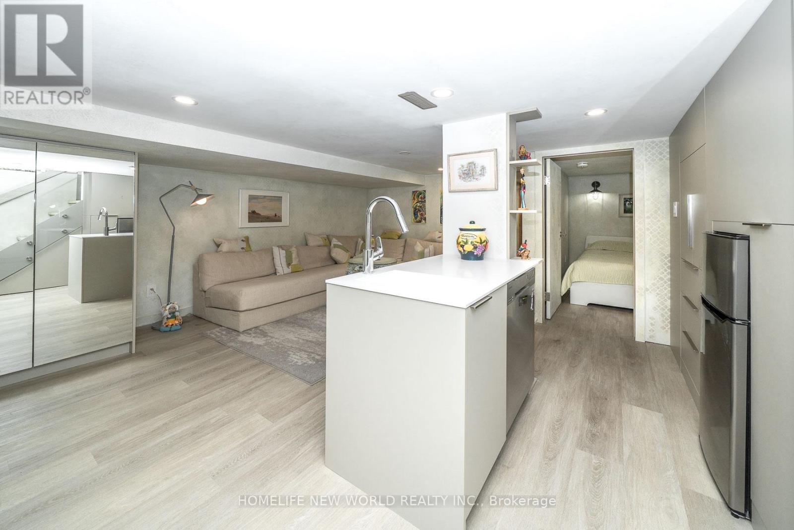 30 Carling Avenue, Toronto, Ontario  M6G 3S1 - Photo 30 - W12980432