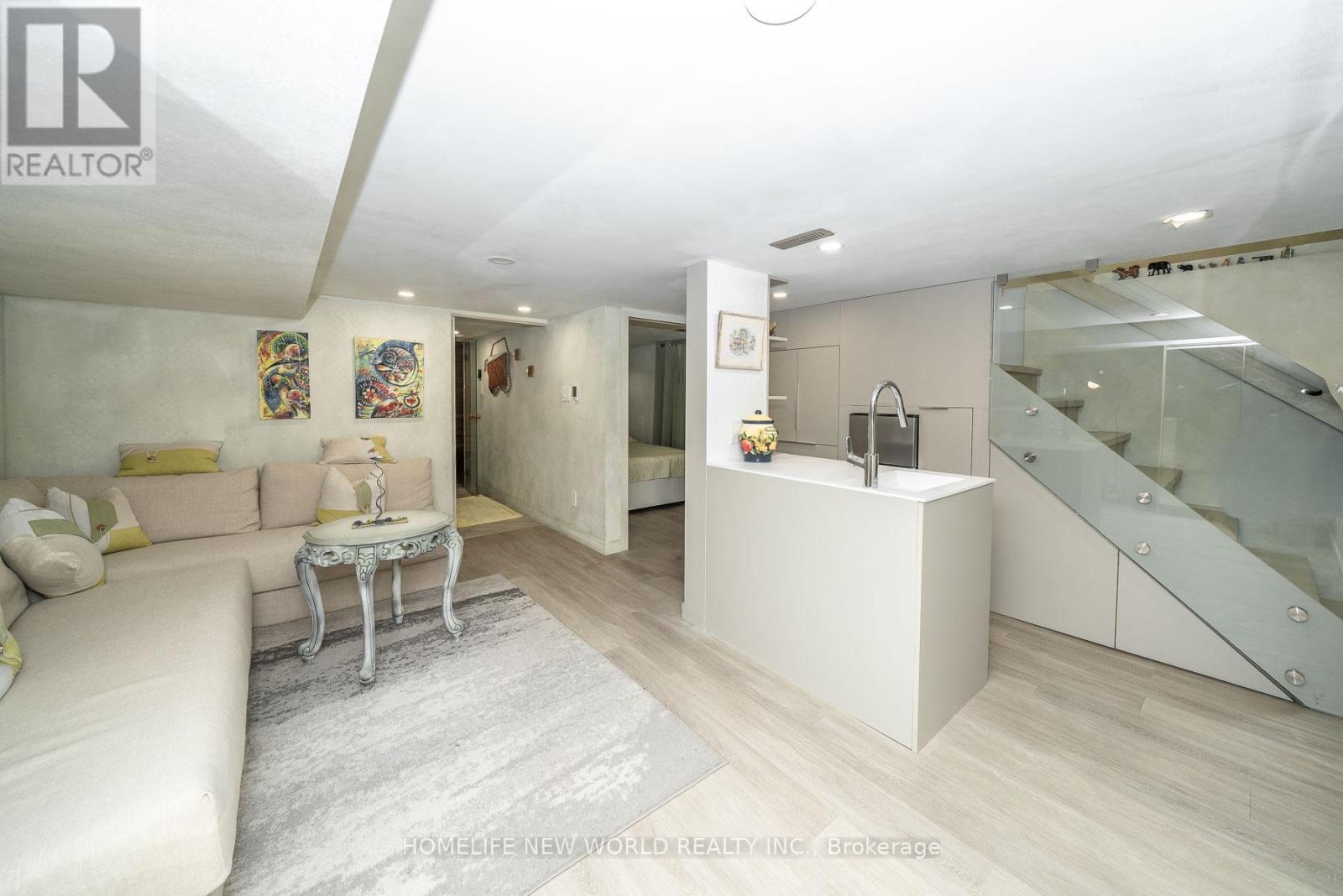 30 Carling Avenue, Toronto, Ontario  M6G 3S1 - Photo 31 - W12980432