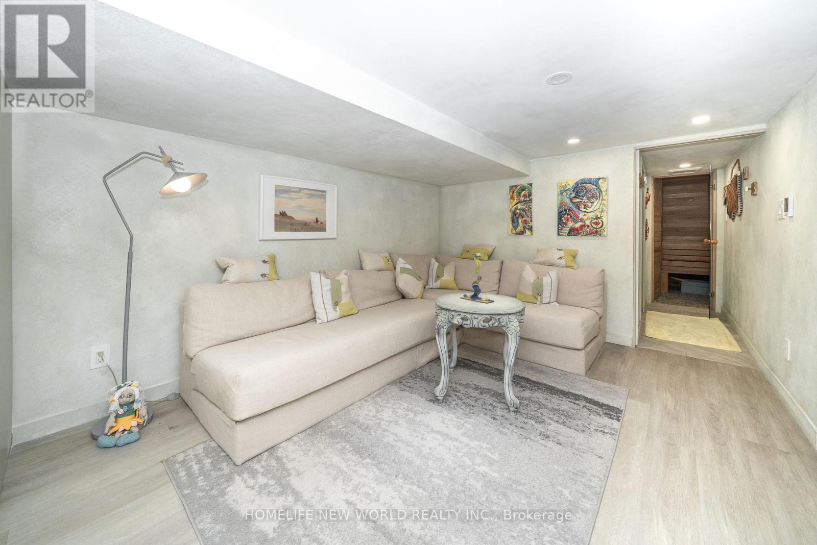 30 Carling Avenue, Toronto, Ontario  M6G 3S1 - Photo 32 - W12980432