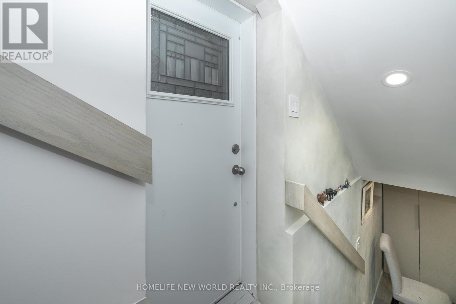 30 Carling Avenue, Toronto, Ontario  M6G 3S1 - Photo 39 - W12980432