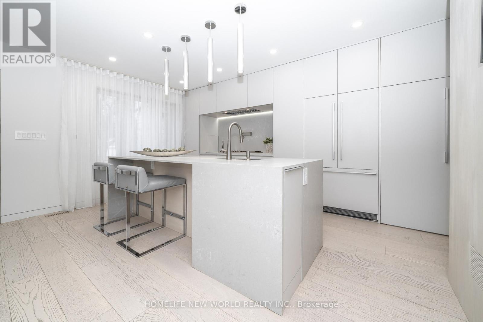 30 Carling Avenue, Toronto, Ontario  M6G 3S1 - Photo 7 - W12980432