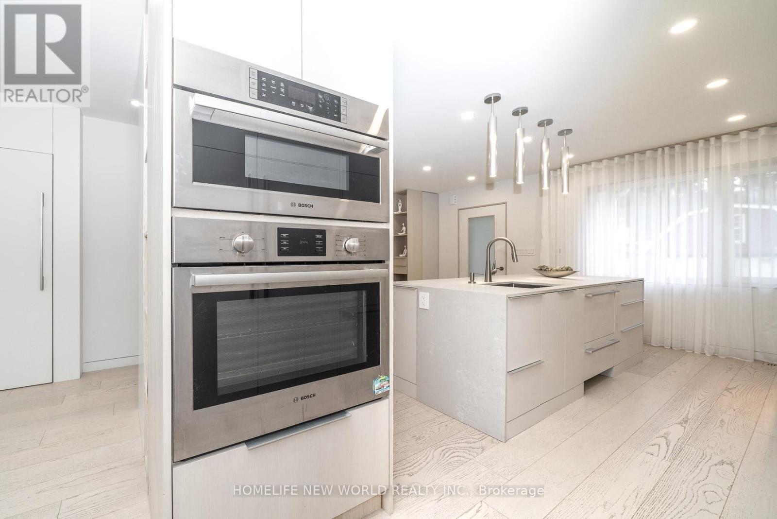 30 Carling Avenue, Toronto, Ontario  M6G 3S1 - Photo 8 - W12980432