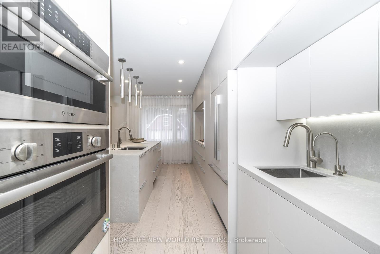 30 Carling Avenue, Toronto, Ontario  M6G 3S1 - Photo 9 - W12980432