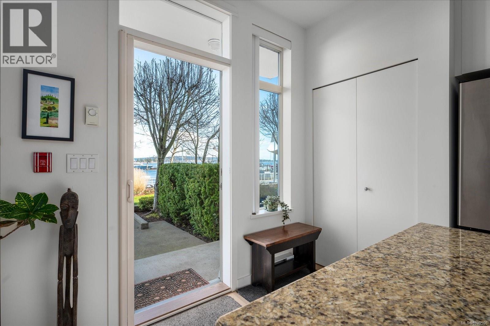 Th10 38 Front St, Nanaimo, British Columbia  V9R 0B8 - Photo 5 - 1029598