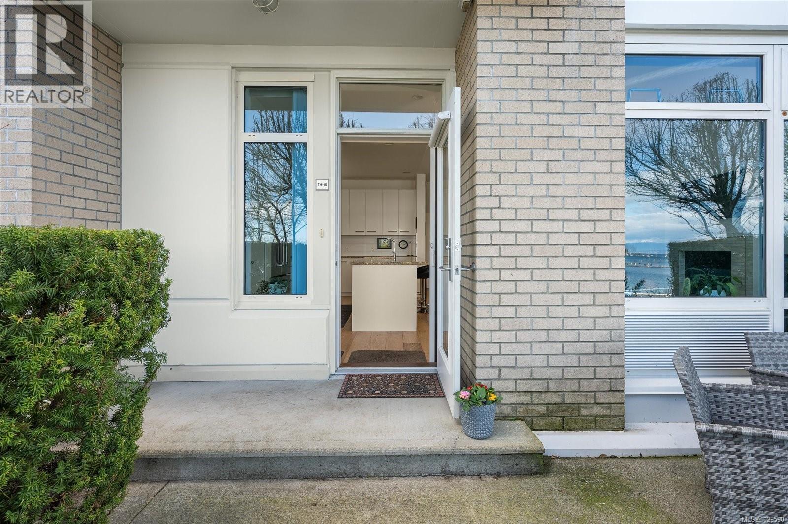 Th10 38 Front St, Nanaimo, British Columbia  V9R 0B8 - Photo 4 - 1029598