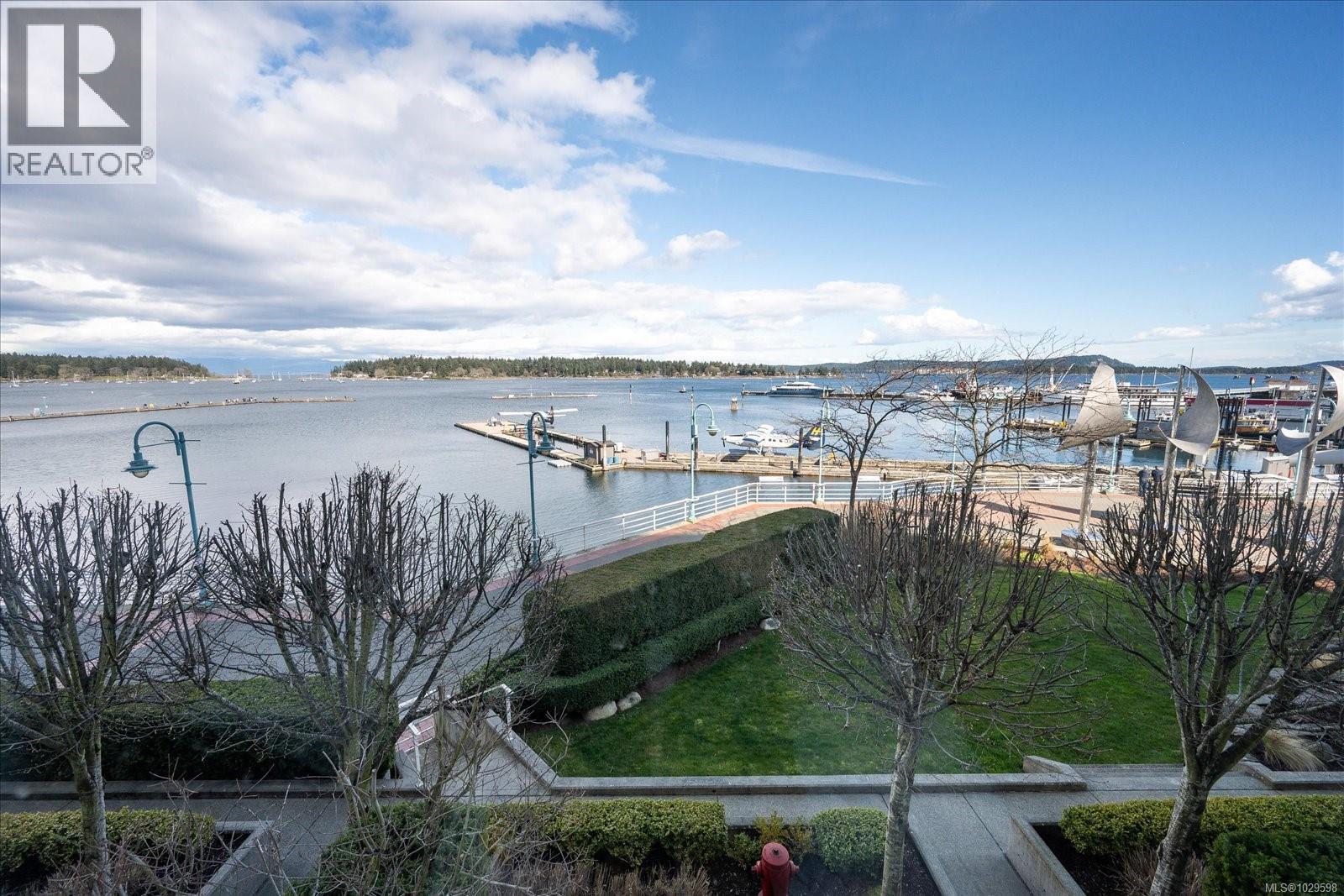 TH10 38 Front St, Nanaimo, British Columbia