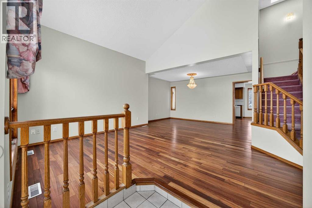 90 Hawkmount Green NW, Calgary, Alberta  T3G 2T9 - Photo 4 - A2298757