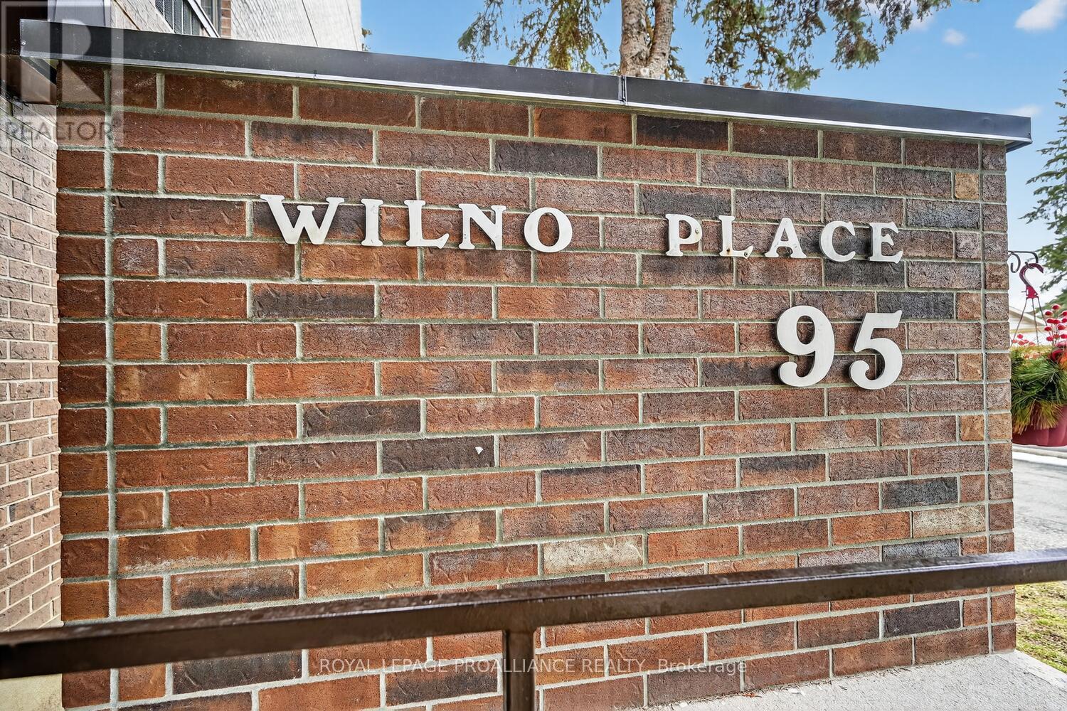 502 - 95 Windsor Drive, Brockville, Ontario  K6V 3H7 - Photo 2 - X12980484