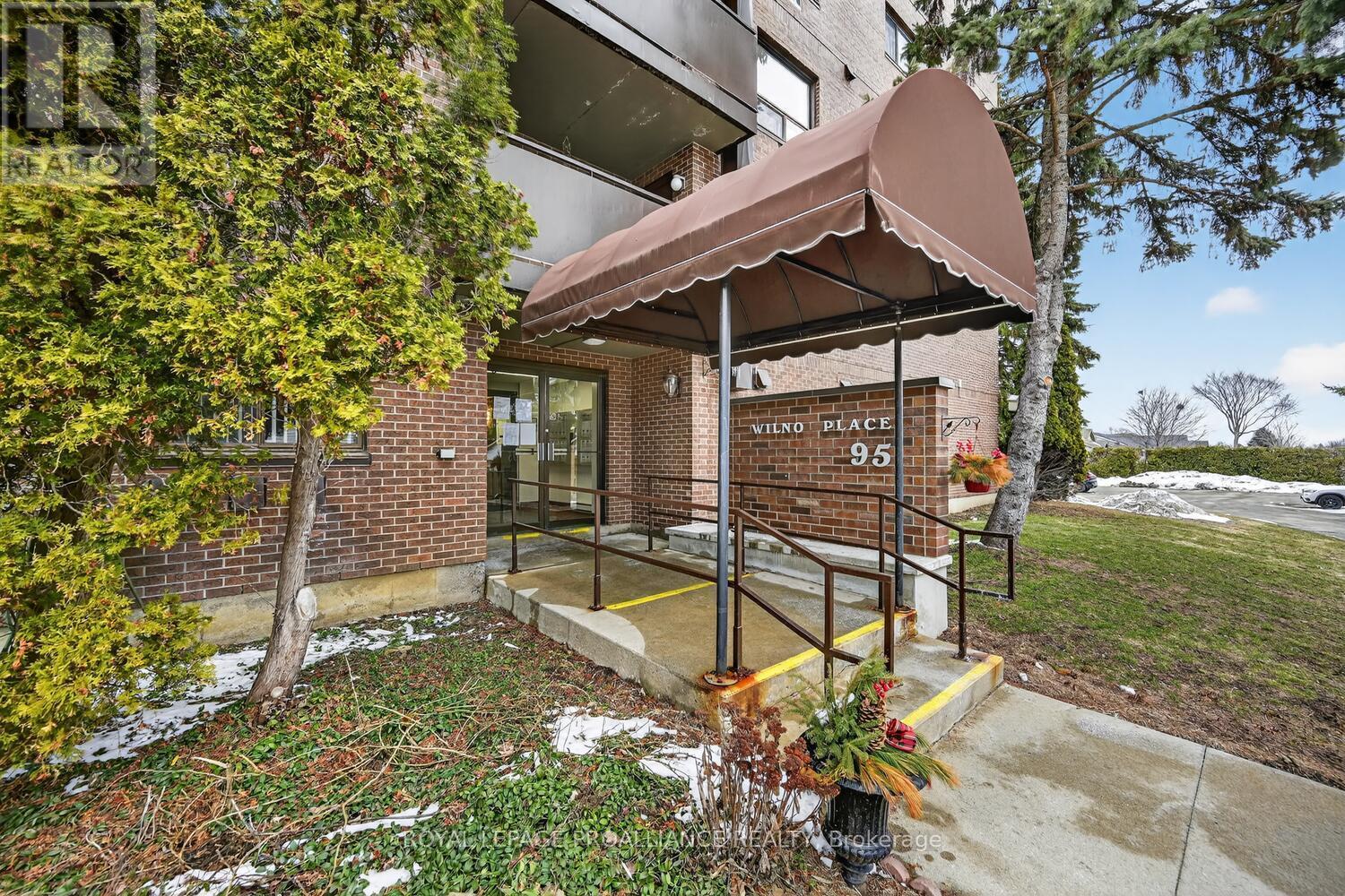 502 - 95 Windsor Drive, Brockville, Ontario  K6V 3H7 - Photo 3 - X12980484