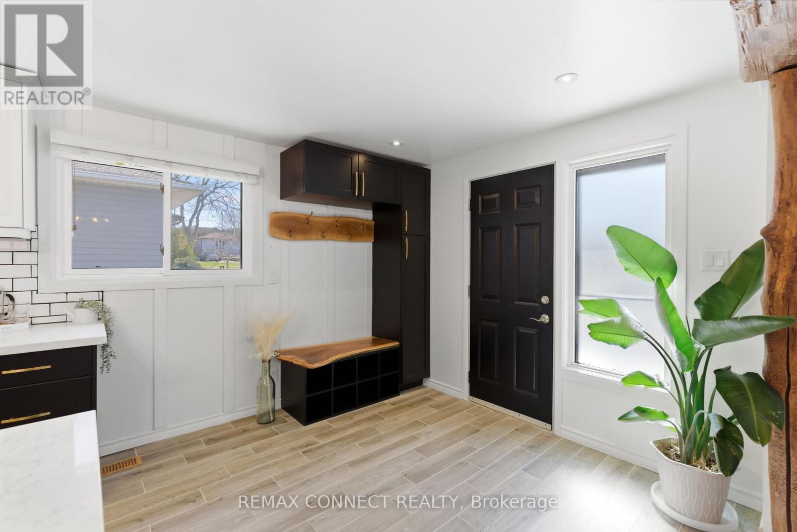 1202 Norman Court, Oshawa, Ontario  L1H 7X2 - Photo 3 - E12977292