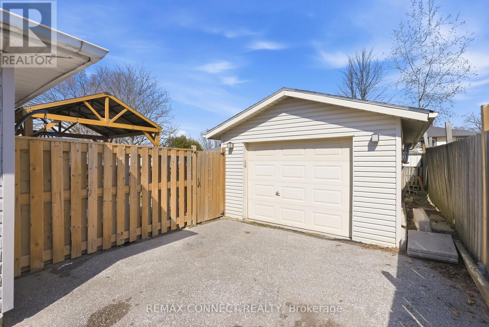 1202 Norman Court, Oshawa, Ontario  L1H 7X2 - Photo 37 - E12977292