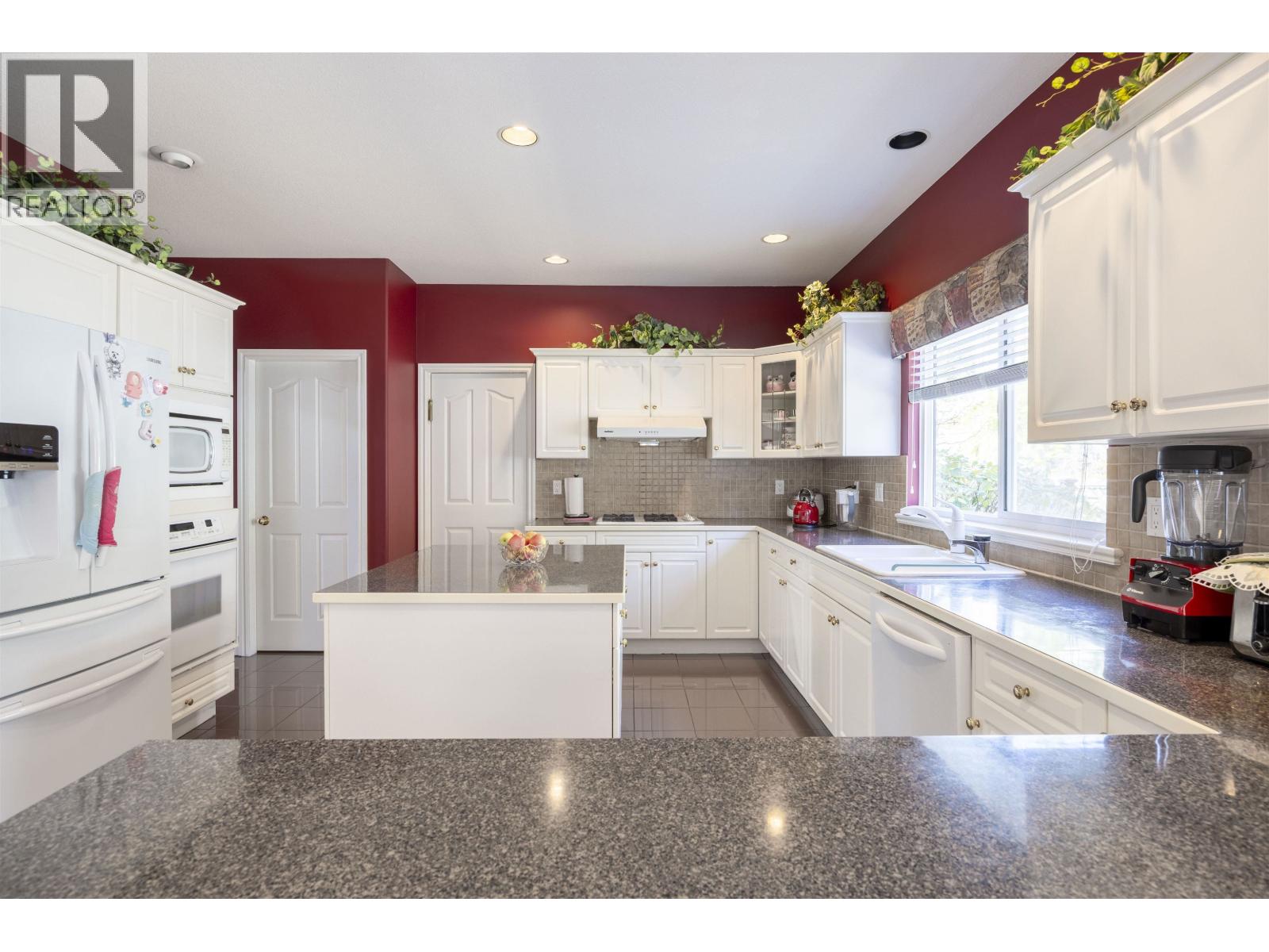 2551 Sapphire Place, Coquitlam, British Columbia  V3E 2Z1 - Photo 9 - R3109064