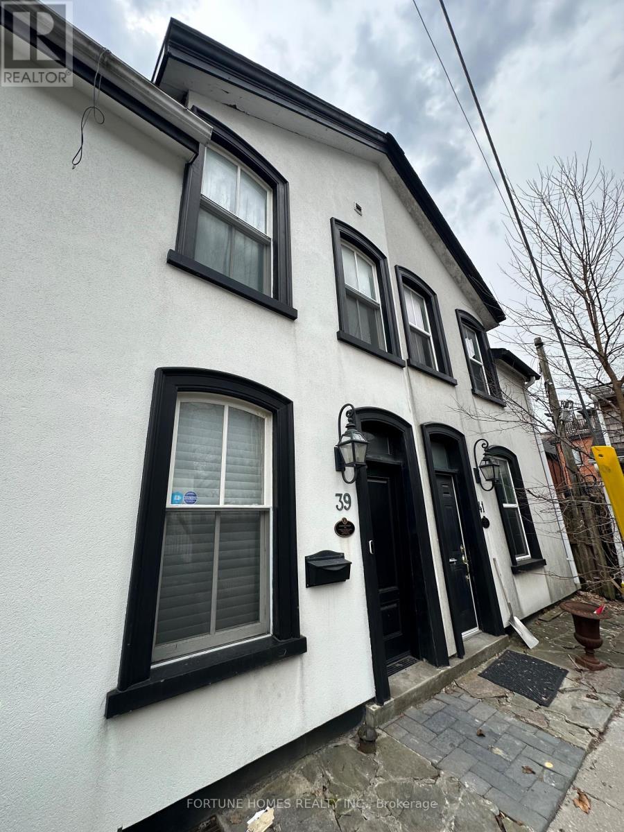 39 BISHOP STREET, Toronto, Ontario