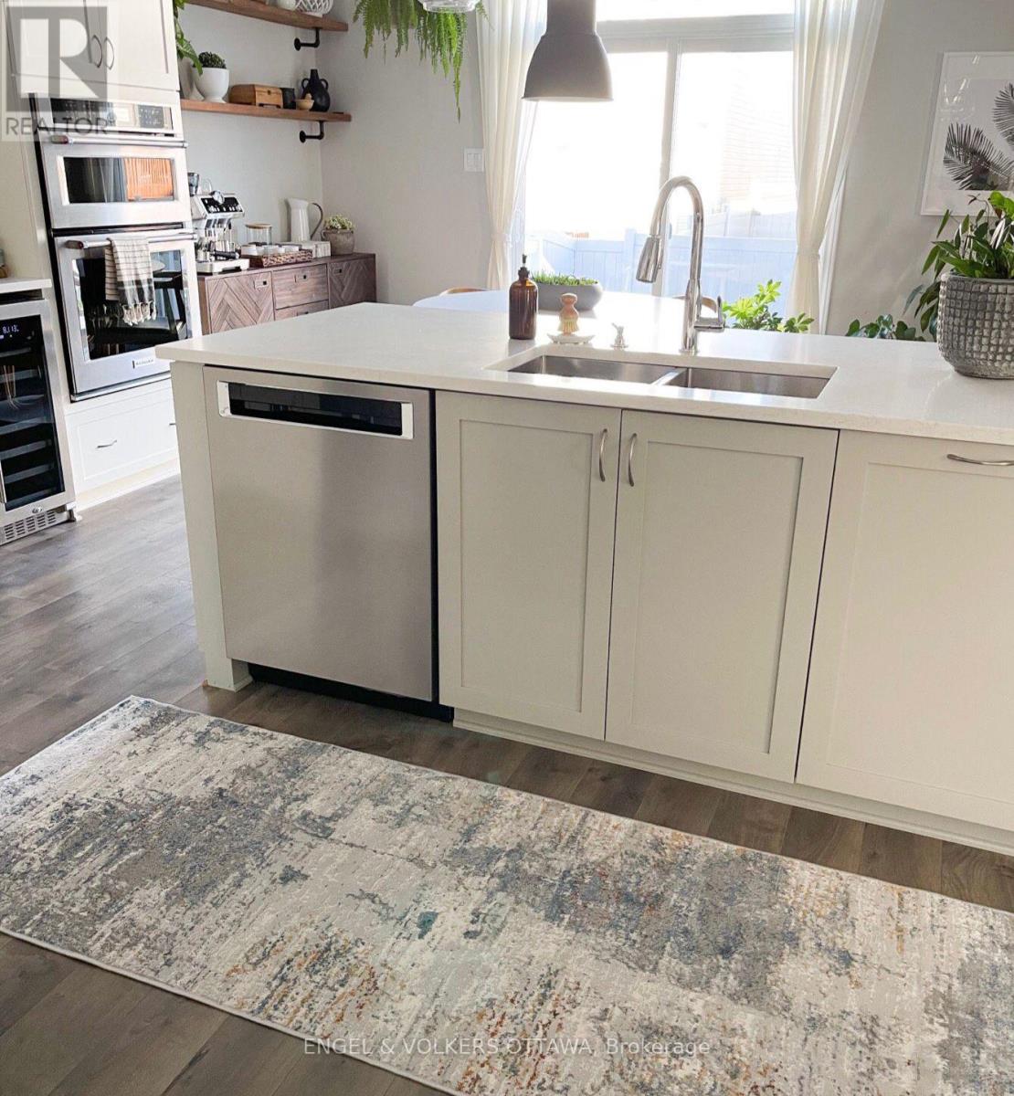 19 Allan Place, Ottawa, Ontario  K2S 2A9 - Photo 8 - X12980438