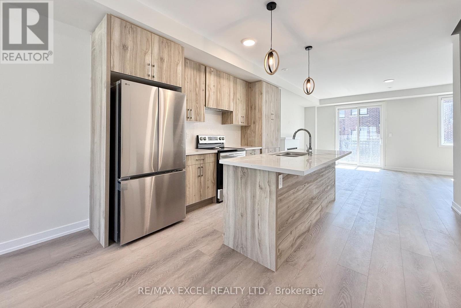 28 Bullata Lane, Richmond Hill, Ontario  L4B 0J6 - Photo 3 - N12980462