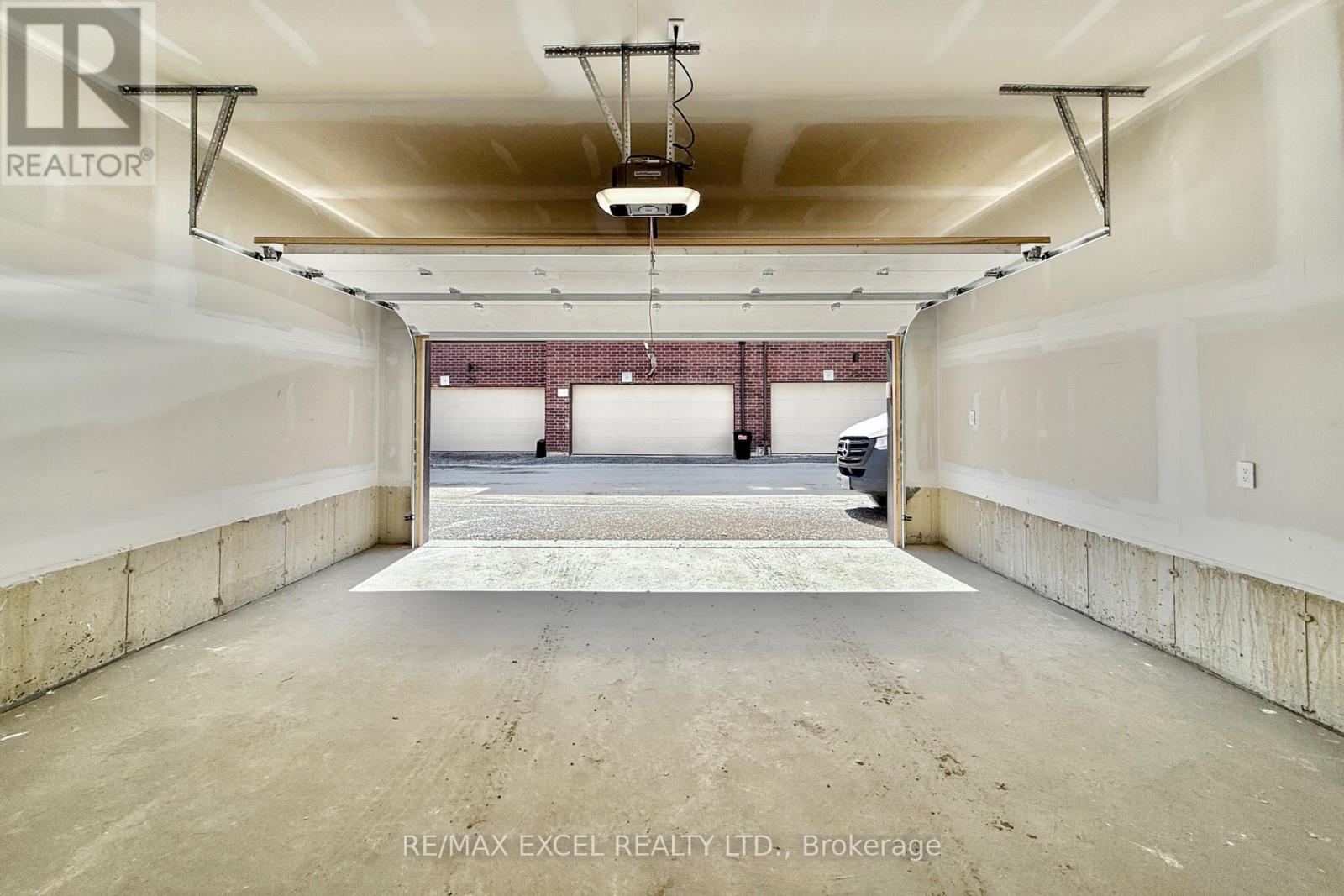 28 Bullata Lane, Richmond Hill, Ontario  L4B 0J6 - Photo 33 - N12980462