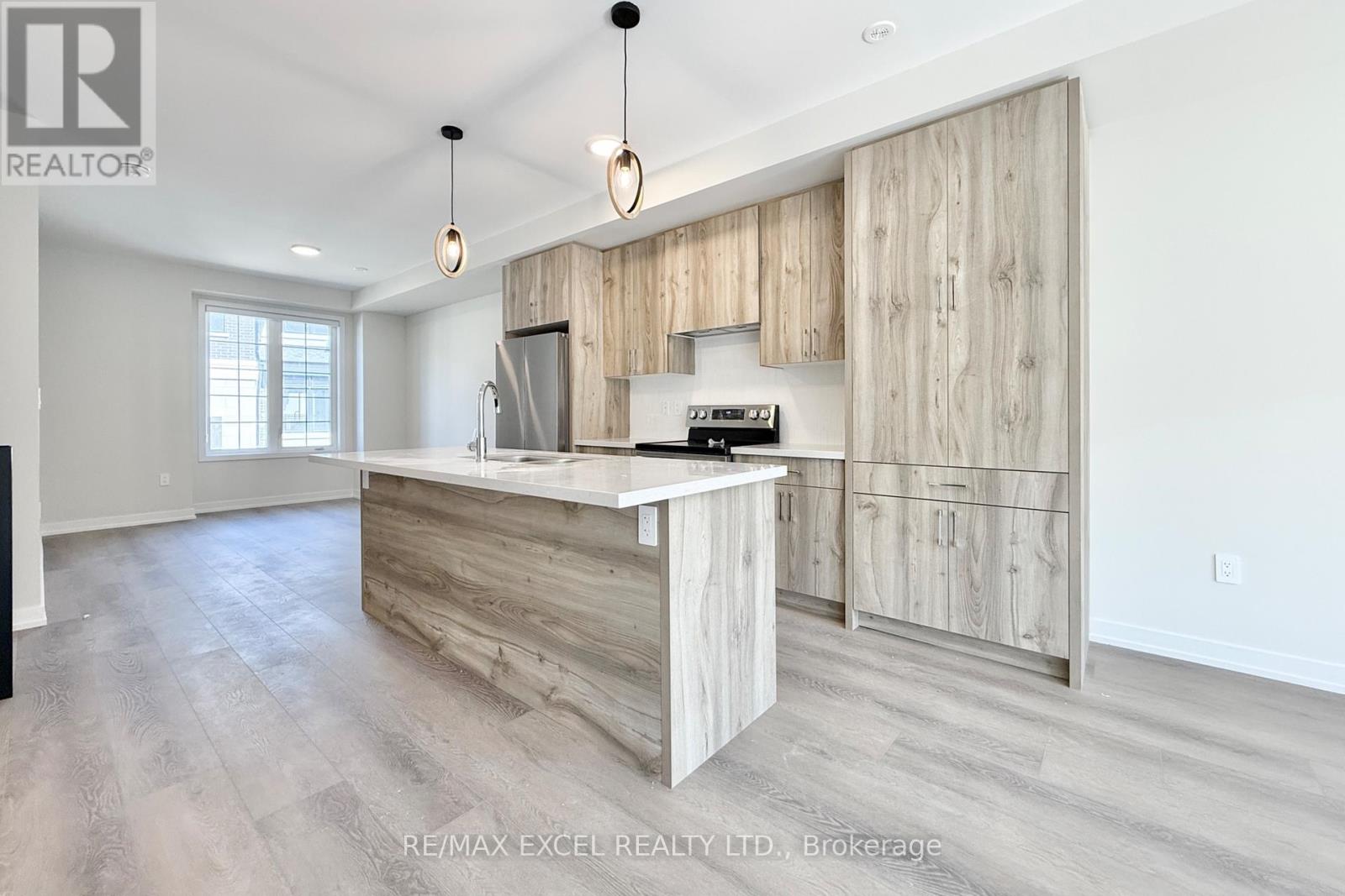 28 Bullata Lane, Richmond Hill, Ontario  L4B 0J6 - Photo 4 - N12980462